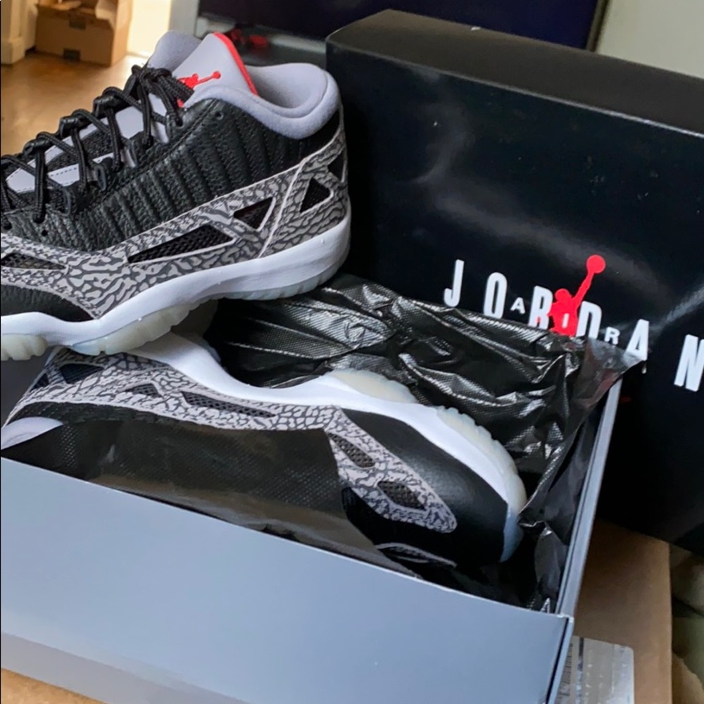 Jordan 11 Retro Low IE